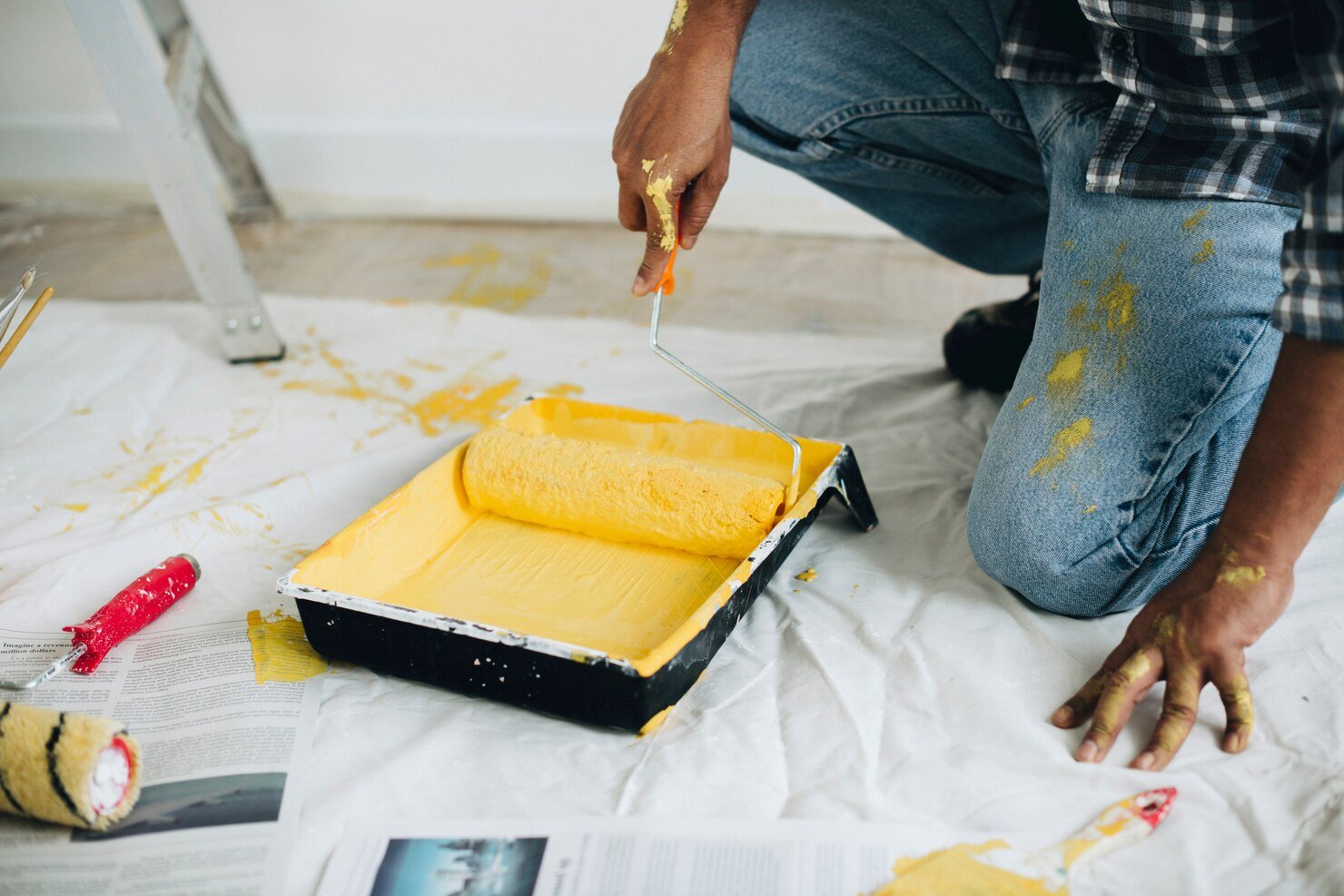 man-painting-walls-yellow_53876-63282
